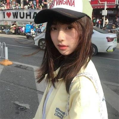 《拉莉萨》海报